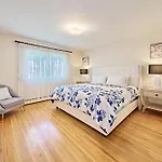 Chinook Executive House