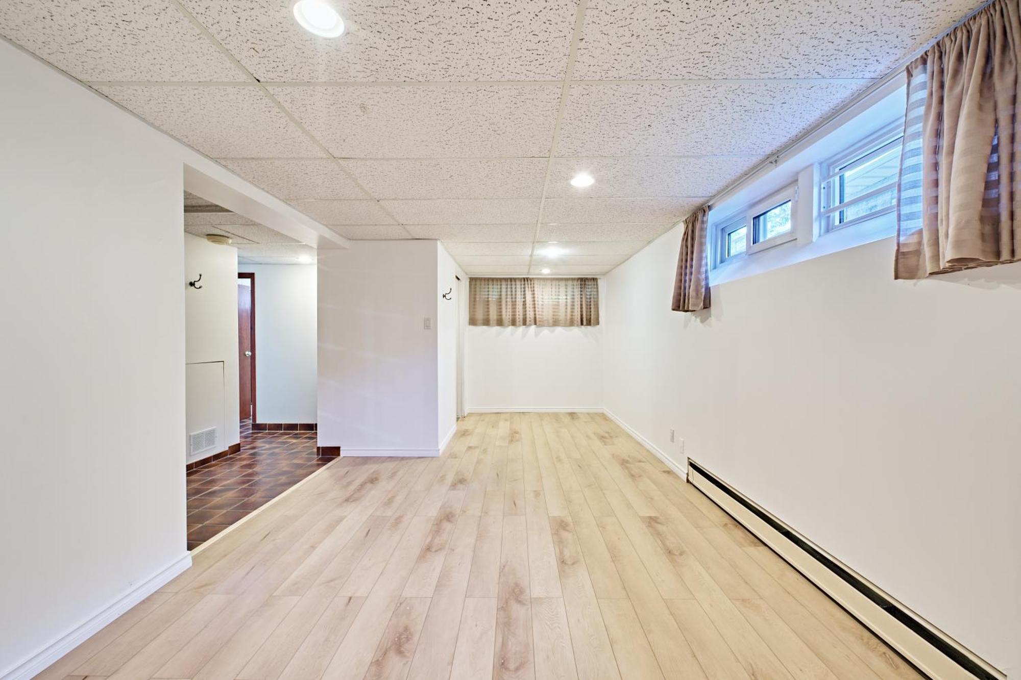 Chinook Executive House *